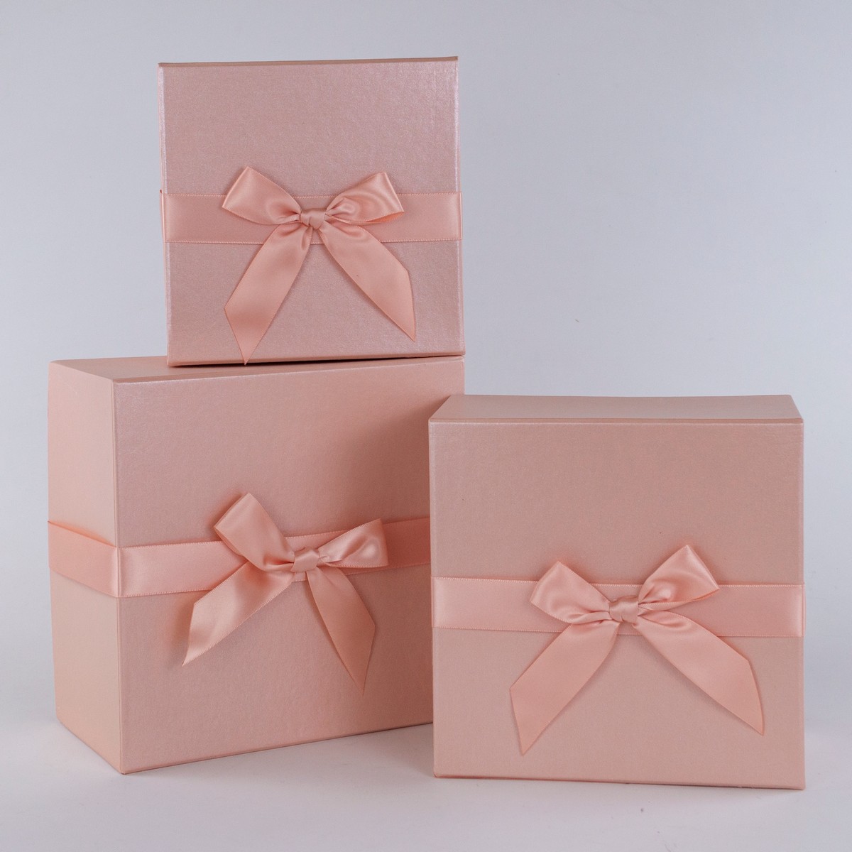 Набор коробок подарочных квадратных 3шт. (картон), 20х20хН11см, розовый в интернет-магазине флористических аксессуаров Азалия Декор