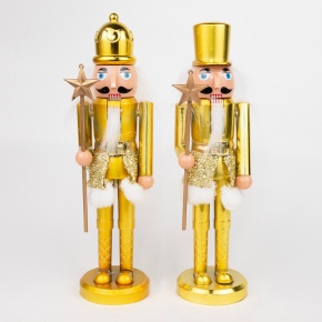 Сувенир Щелкунчик (дерево), 28,5х8х8см, в асс., золотой в интернет-магазине флористических аксессуаров Азалия Декор