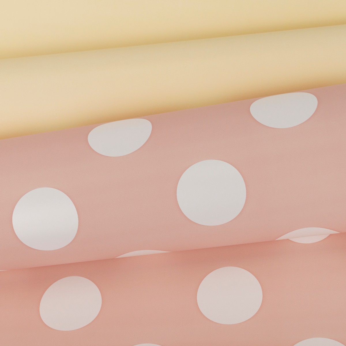 Пленка матовая двусторонняя Горох 60 см 10 м, пудровый/кремовый в интернет-магазине флористических аксессуаров Азалия Декор