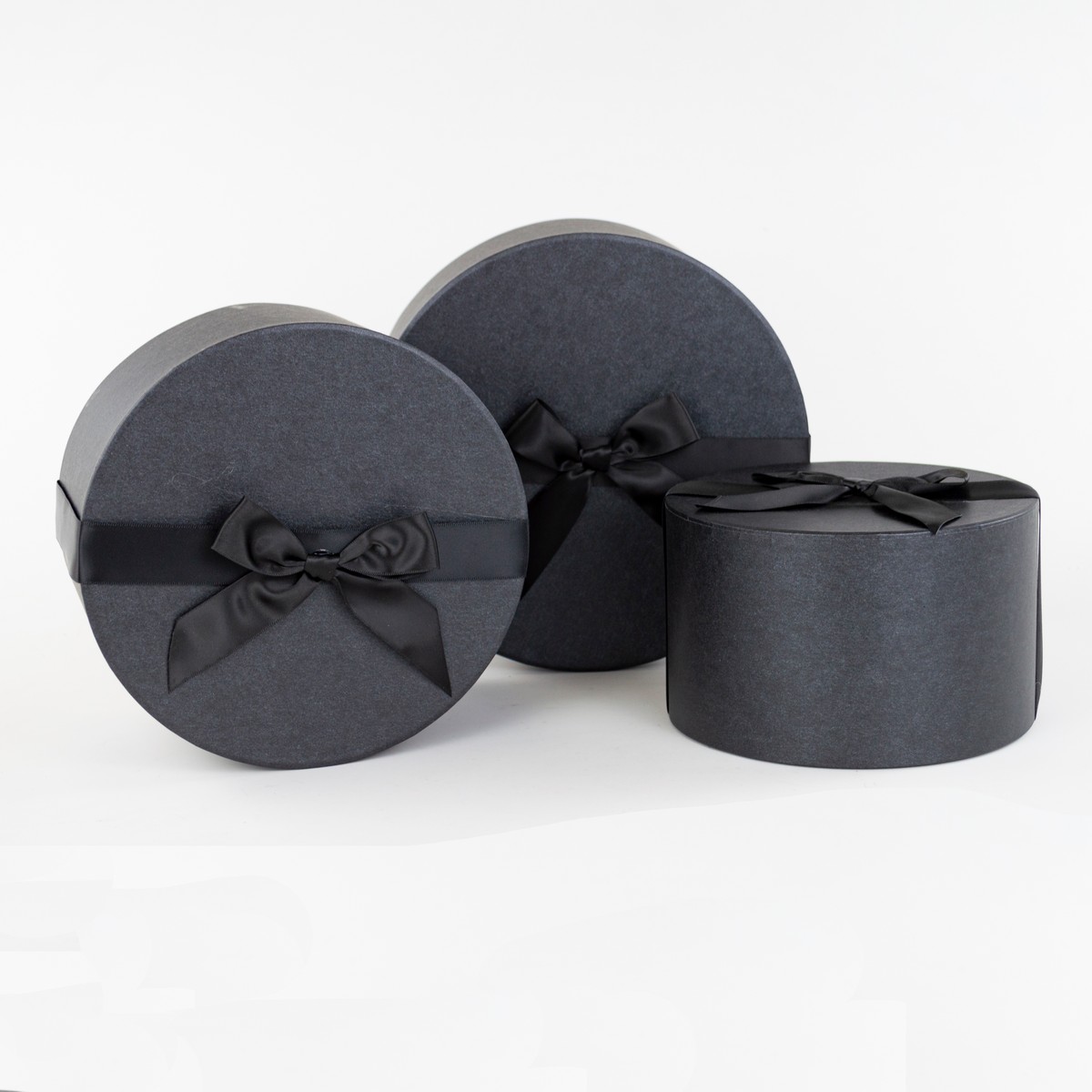 Набор коробок подарочных круглых 3шт. (картон), D21,5xH12см, черный в интернет-магазине флористических аксессуаров Азалия Декор