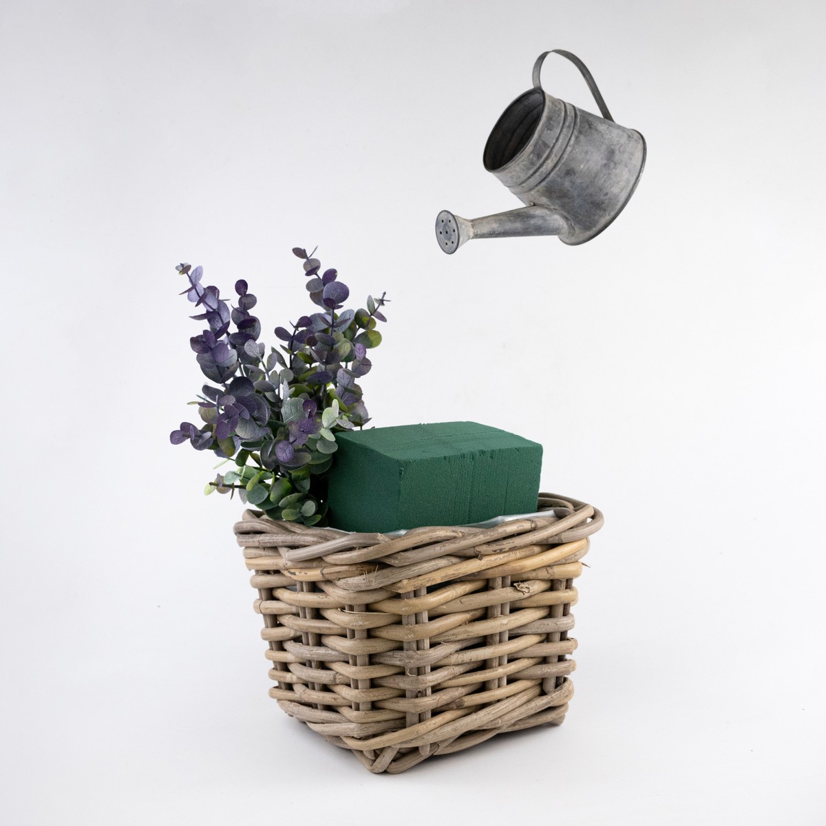 Кашпо плетеное (ротанг), 18х18хН14см, серый в интернет-магазине флористических аксессуаров Азалия Декор