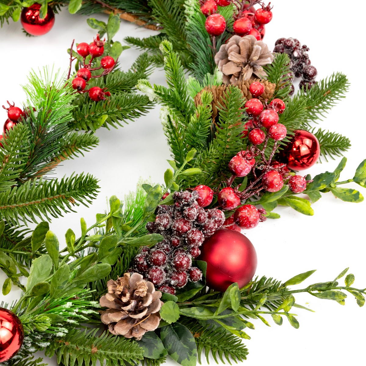 Гирлянда еловая с ягодами, шишками и шарами, 183 см, зеленый/красный в интернет-магазине флористических аксессуаров Азалия Декор