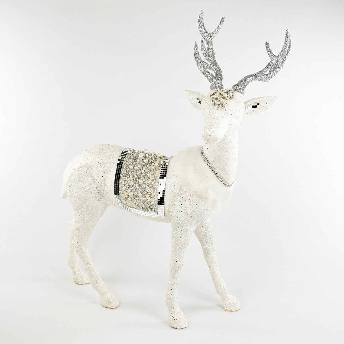 Сувенир Олень (пенопласт/текстиль), Н73х60х40см, бел./серебр. в интернет-магазине флористических аксессуаров Азалия Декор