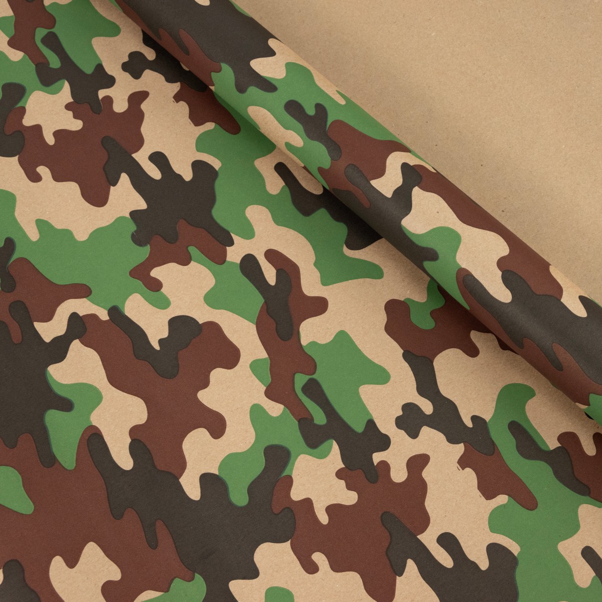 Бумага упаковочная крафт Камуфляж 60гр, 68 см 10 м, натуральный/зеленый в интернет-магазине флористических аксессуаров Азалия Декор