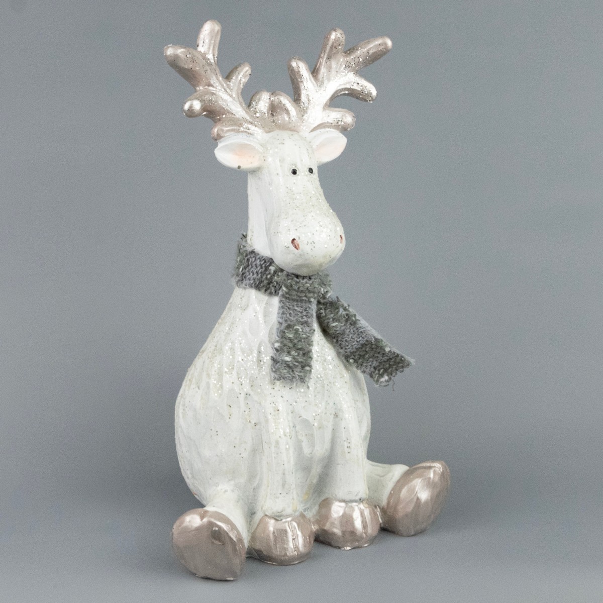 Сувенир Олень сидящий (полирезин), Н21х13х10см, серый в интернет-магазине флористических аксессуаров Азалия Декор