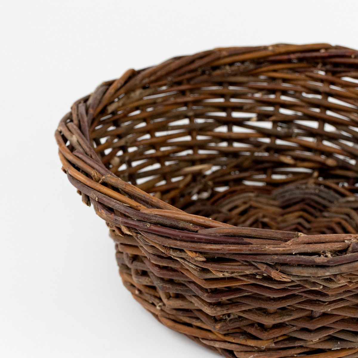 Кашпо плетеное (ива), D23xH9см, коричневый в интернет-магазине флористических аксессуаров Азалия Декор