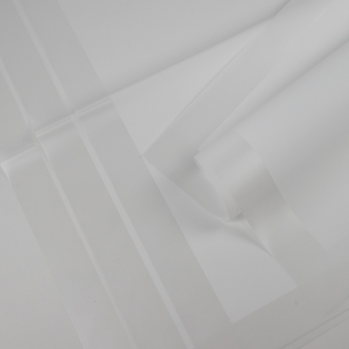 Пленка матовая с каймой 50мкр, 20 листов, 58х58см, белый в интернет-магазине флористических аксессуаров Азалия Декор