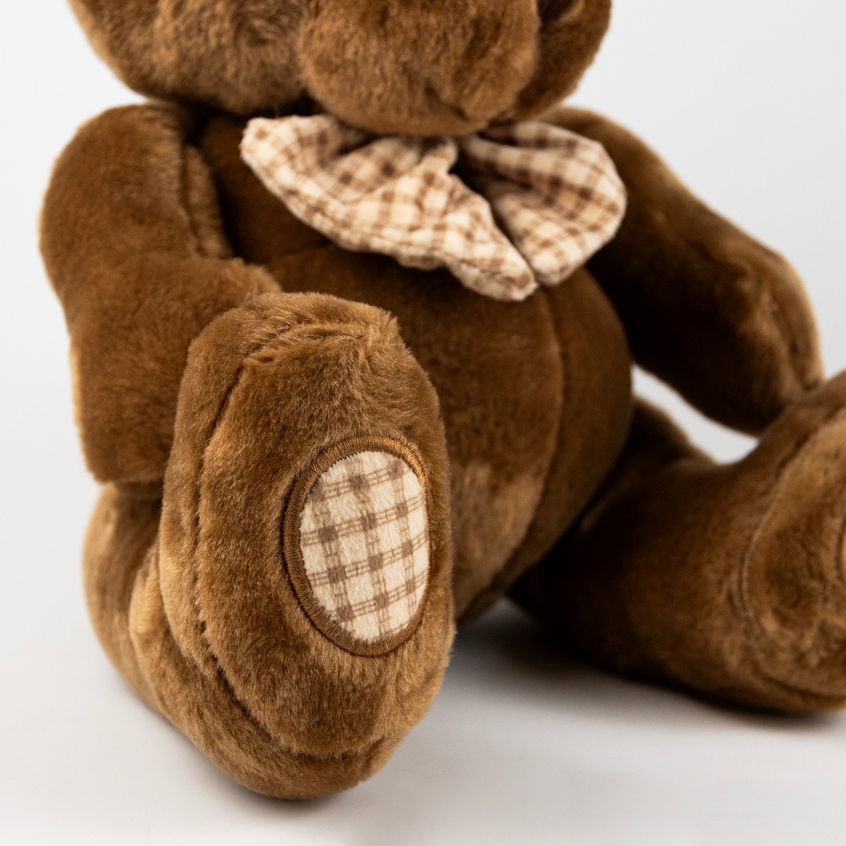 Игрушка м/н Медведь с бантом, 25см, кор. в интернет-магазине флористических аксессуаров Азалия Декор