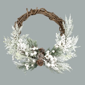 Венок еловый с ягодами и шишками заснеженный, D50см, зеленый/белый в интернет-магазине флористических аксессуаров Азалия Декор