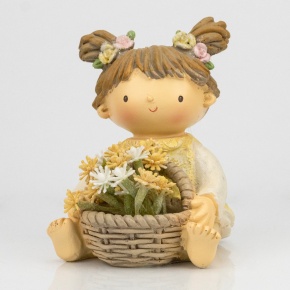 Сувенир Девочка с корзинкой (полирезин), H11,5x8,5x10см, желтый в интернет-магазине флористических аксессуаров Азалия Декор