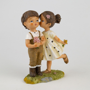 Сувенир Мальчик и девочка (полирезин), Н12,5х9,5х4,5см, цв. в асс. в интернет-магазине флористических аксессуаров Азалия Декор