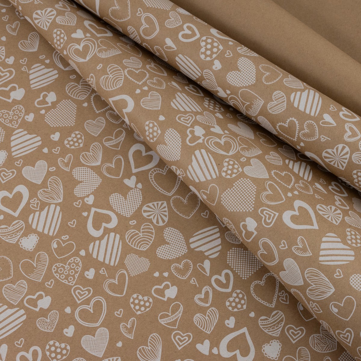 Бумага упаковочная крафт Сердечное ассорти 60гр, 70 см 10 м, натуральный/белый в интернет-магазине флористических аксессуаров Азалия Декор