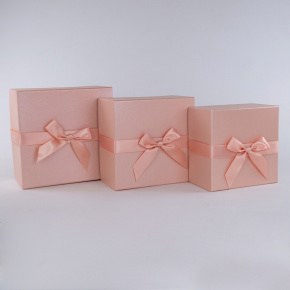 Набор коробок подарочных квадратных 3шт. (картон), 20х20хН11см, розовый в интернет-магазине флористических аксессуаров Азалия Декор