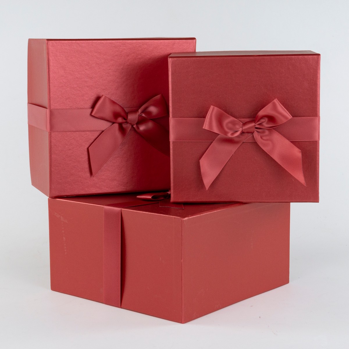 Набор коробок подарочных квадратных 3шт. (картон), 20х20хН11см, красный в интернет-магазине флористических аксессуаров Азалия Декор