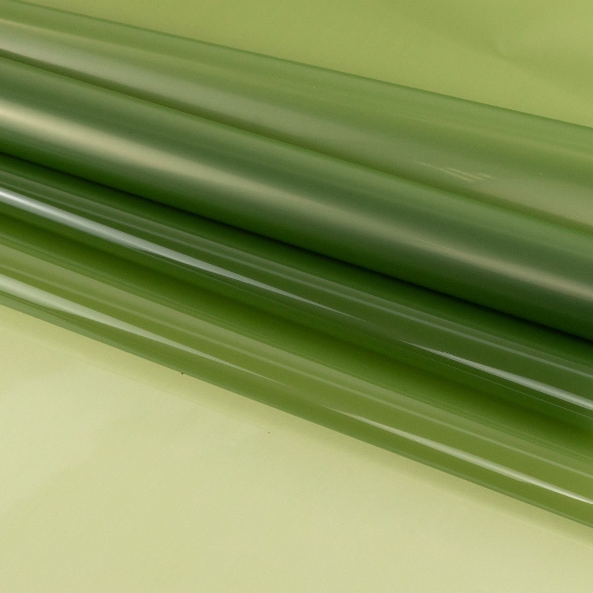 Пленка Хрусталь 40мкр, 57 см 9,2 м, хаки в интернет-магазине флористических аксессуаров Азалия Декор