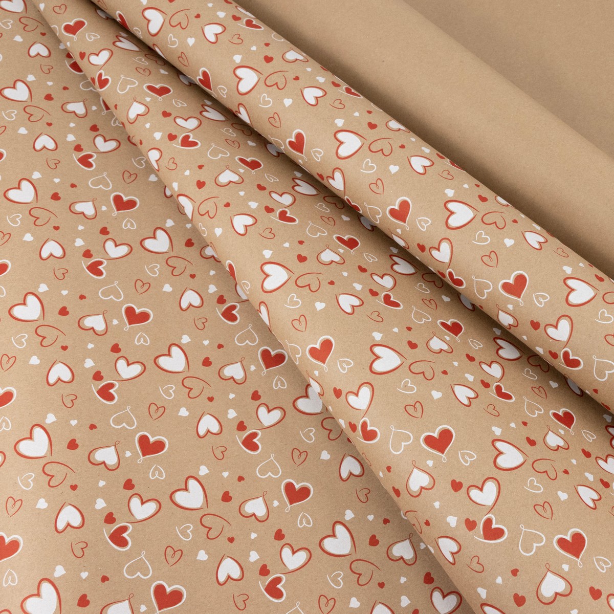 Бумага упаковочная крафт Сердечки 60гр, 72 см 10 м, натуральный/красный/белый в интернет-магазине флористических аксессуаров Азалия Декор