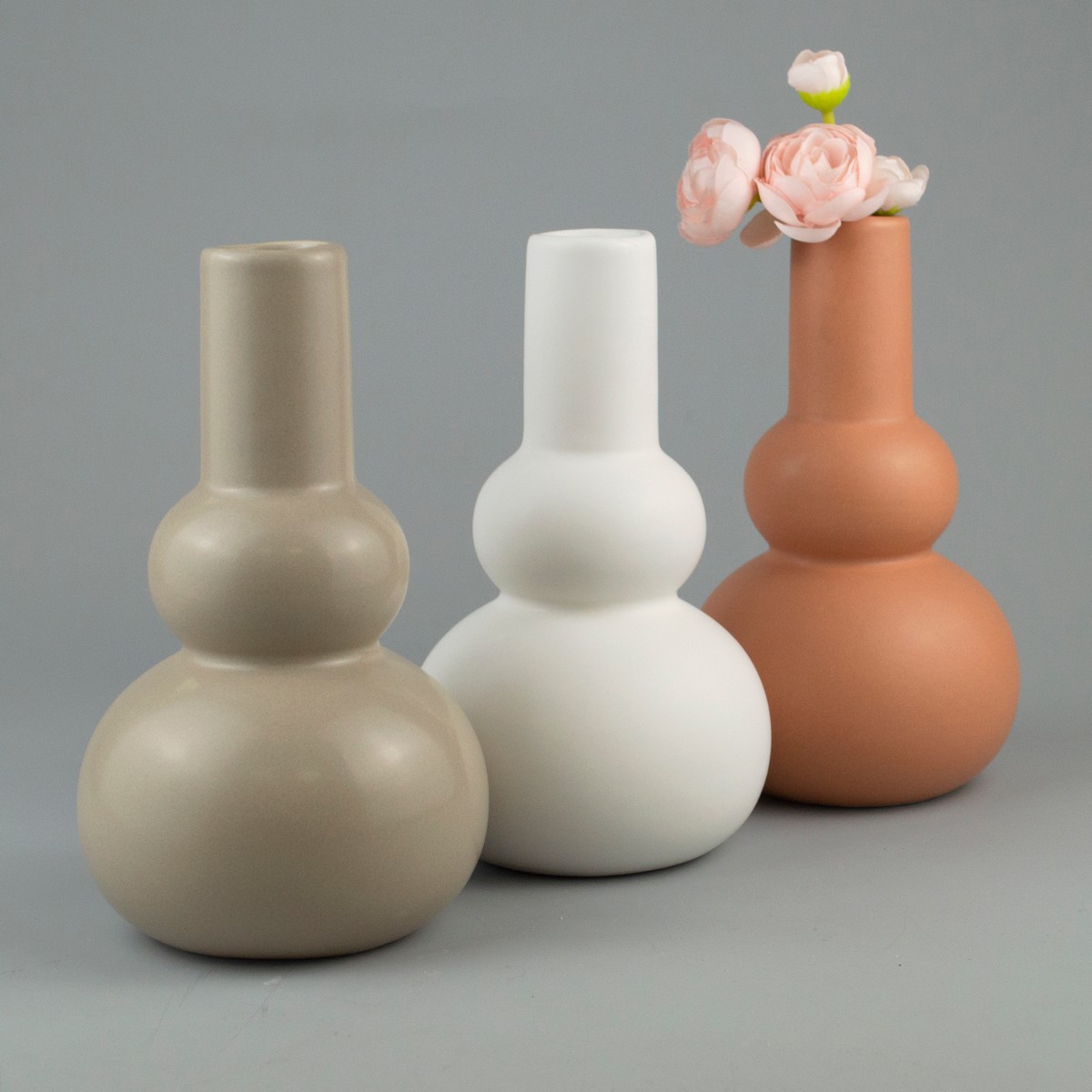 Ваза (керамика), H17x10x10см, цв. в асс. в интернет-магазине флористических аксессуаров Азалия Декор