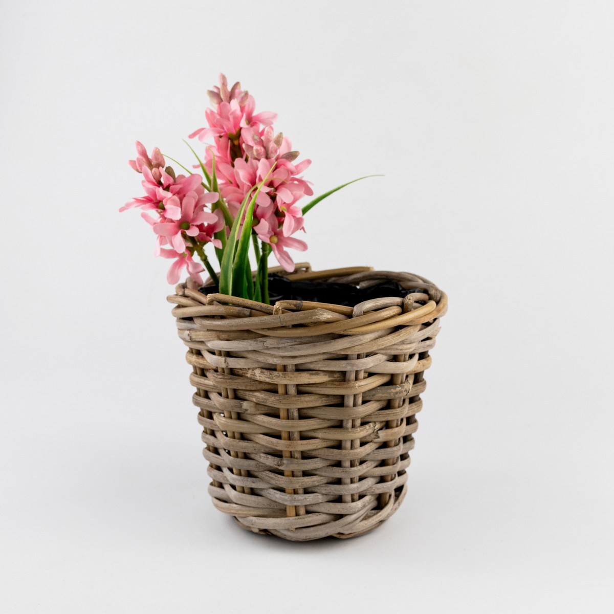 Кашпо плетеное (ротанг),D17xH15см, серый в интернет-магазине флористических аксессуаров Азалия Декор