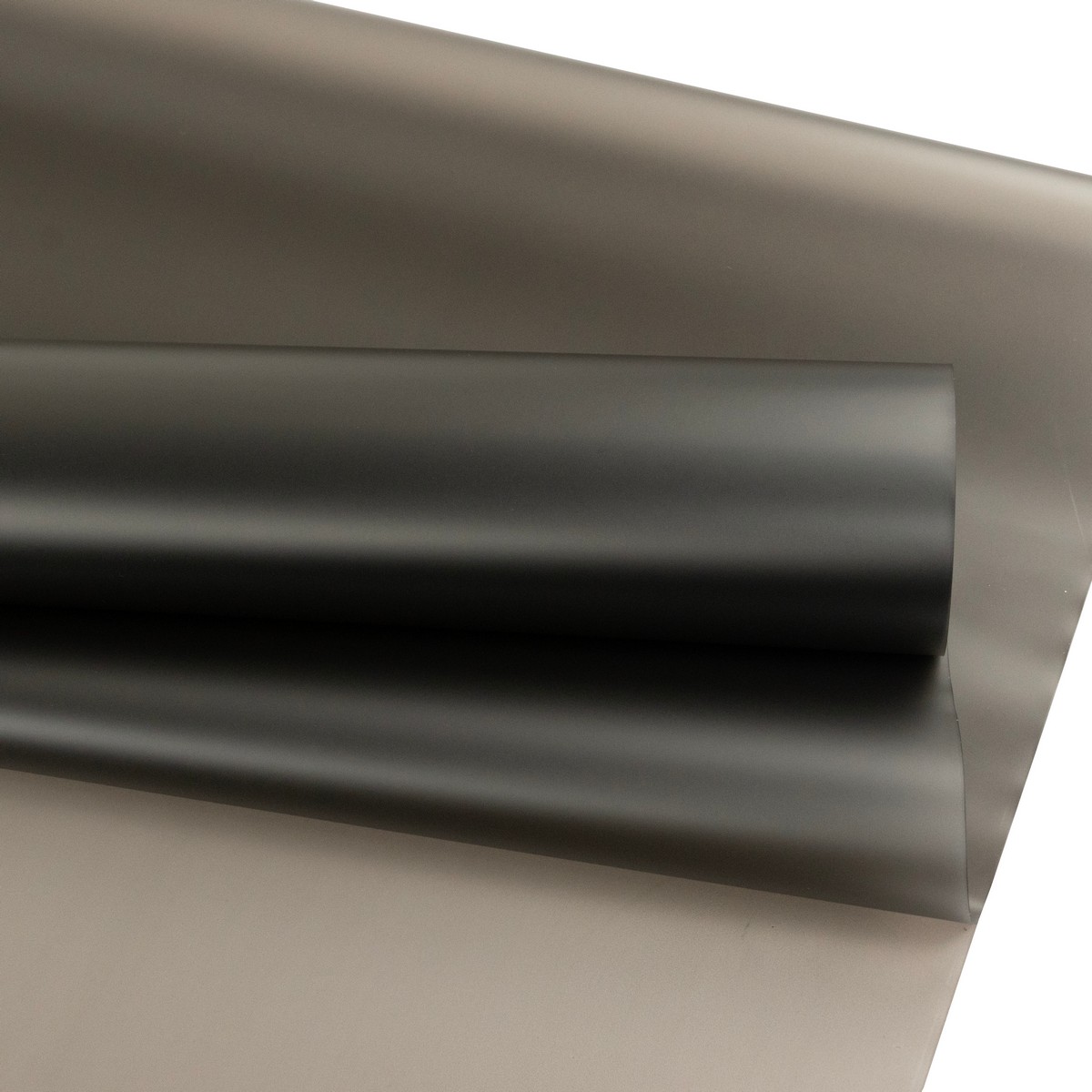 Пленка матовая полупрозрачная 50мкр, 57 см 27 м, черный в интернет-магазине флористических аксессуаров Азалия Декор