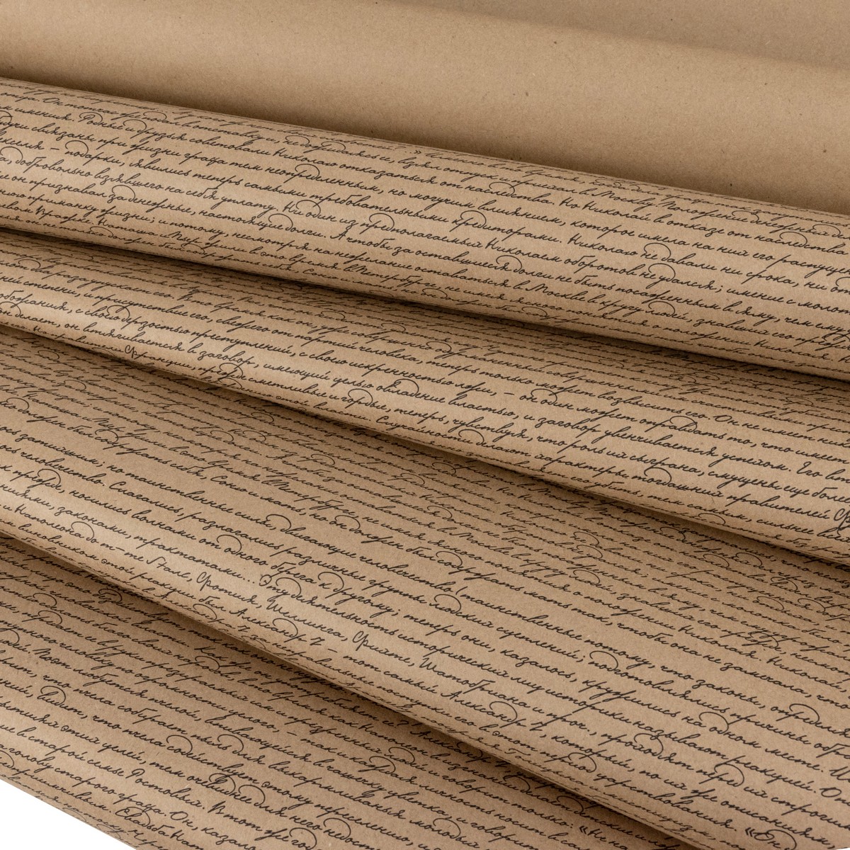 Бумага упаковочная крафт Рукопись 60гр, 70 см 10 м, натуральный/черный в интернет-магазине флористических аксессуаров Азалия Декор