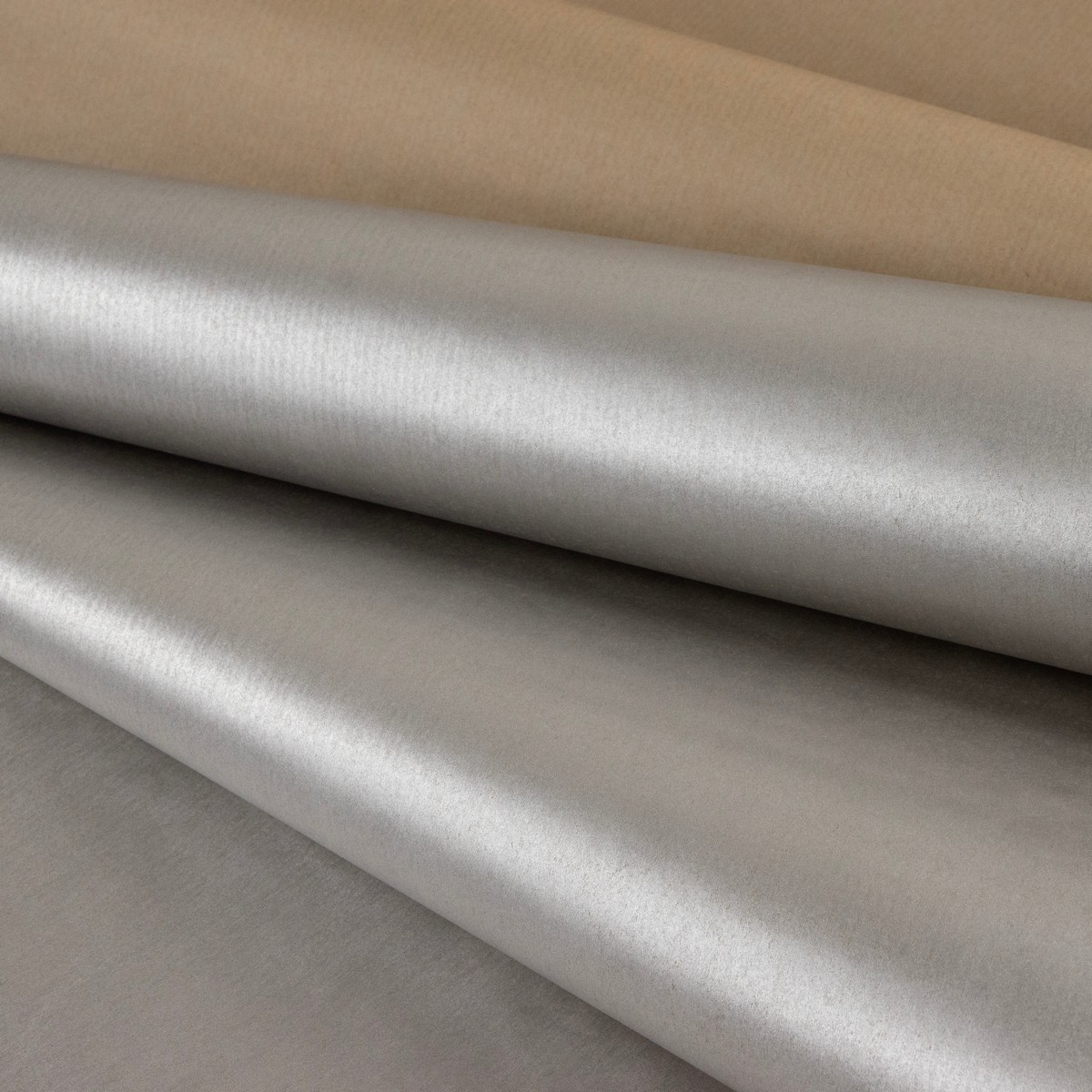 Бумага упаковочная крафт 40гр, 68 см 10 м, серебряный в интернет-магазине флористических аксессуаров Азалия Декор