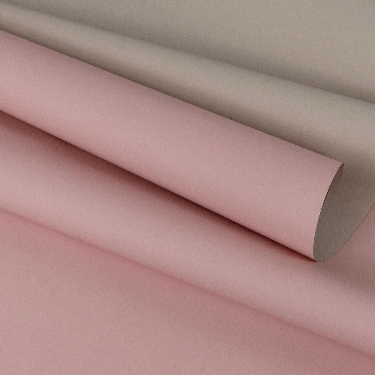 Пленка матовая двусторонняя 65мкр,  58 см 10 м, кремовый/розовый в интернет-магазине флористических аксессуаров Азалия Декор