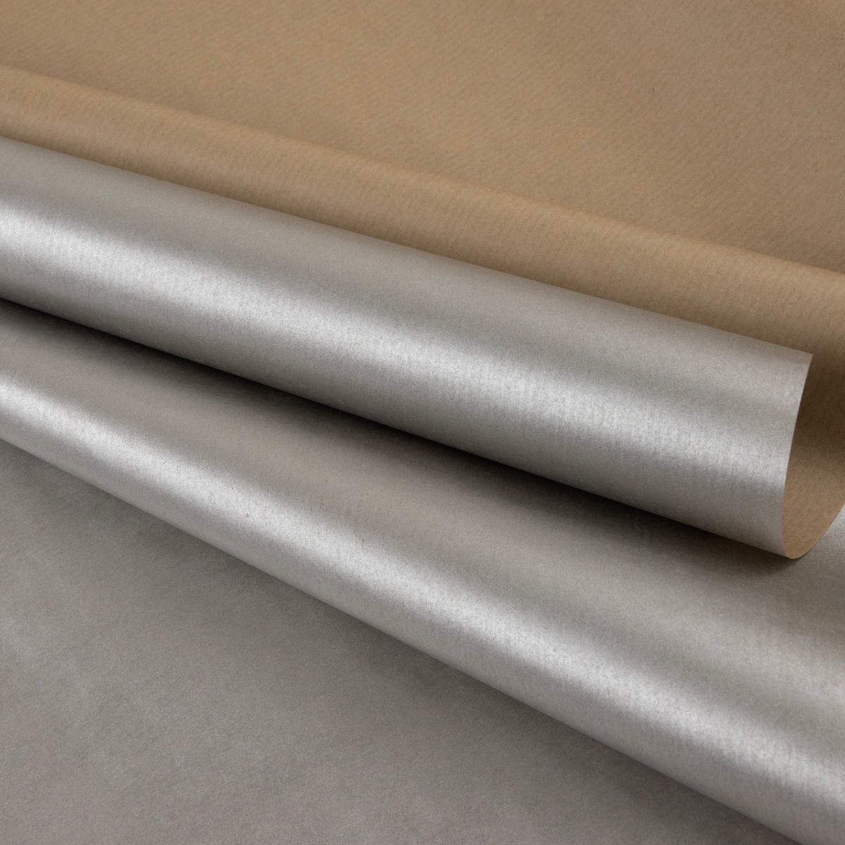 Бумага упаковочная крафт 40гр, 68 см 10 м, серебряный в интернет-магазине флористических аксессуаров Азалия Декор
