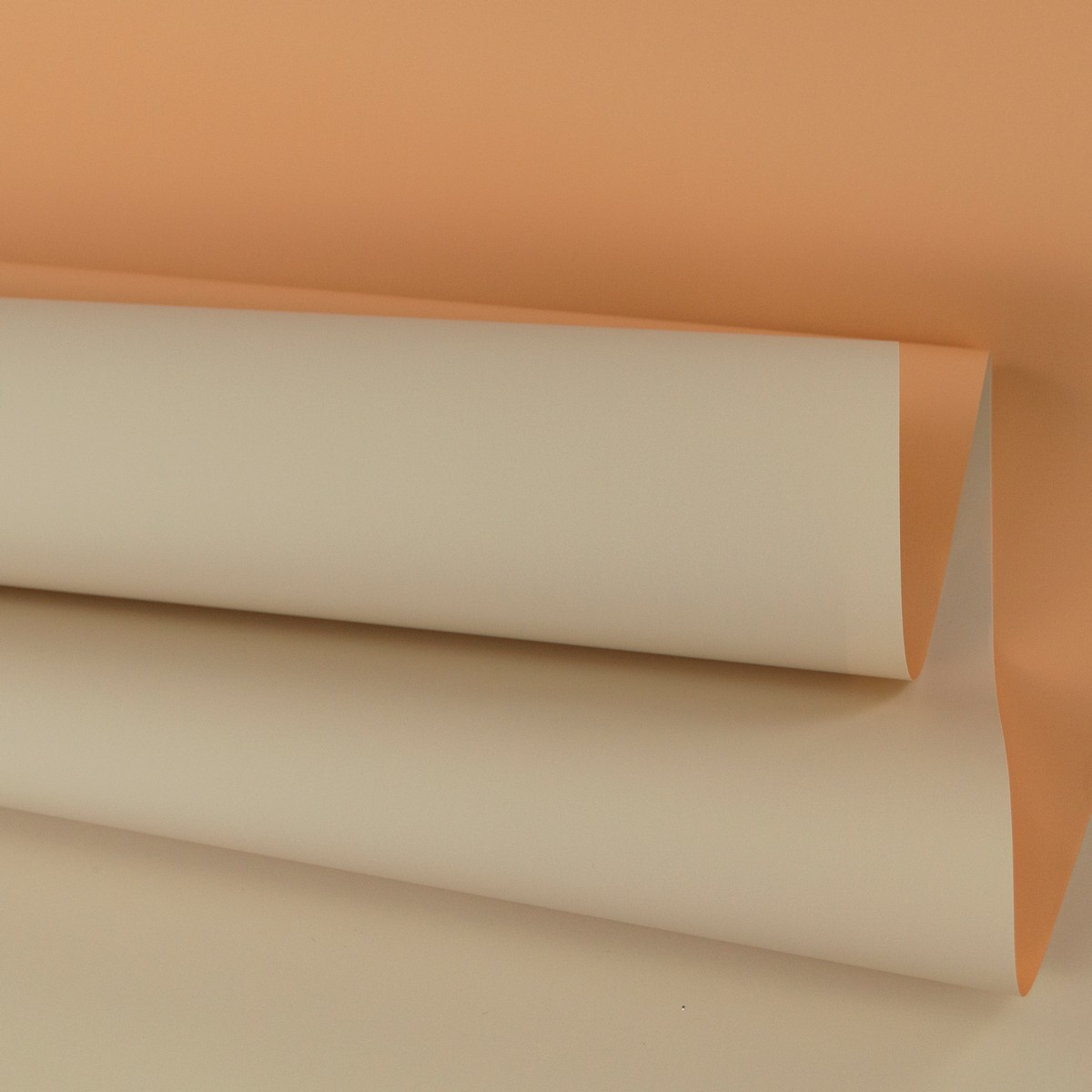 Пленка матовая двусторонняя 65мкр, 58 см 10 м, кремовый/персиковый в интернет-магазине флористических аксессуаров Азалия Декор