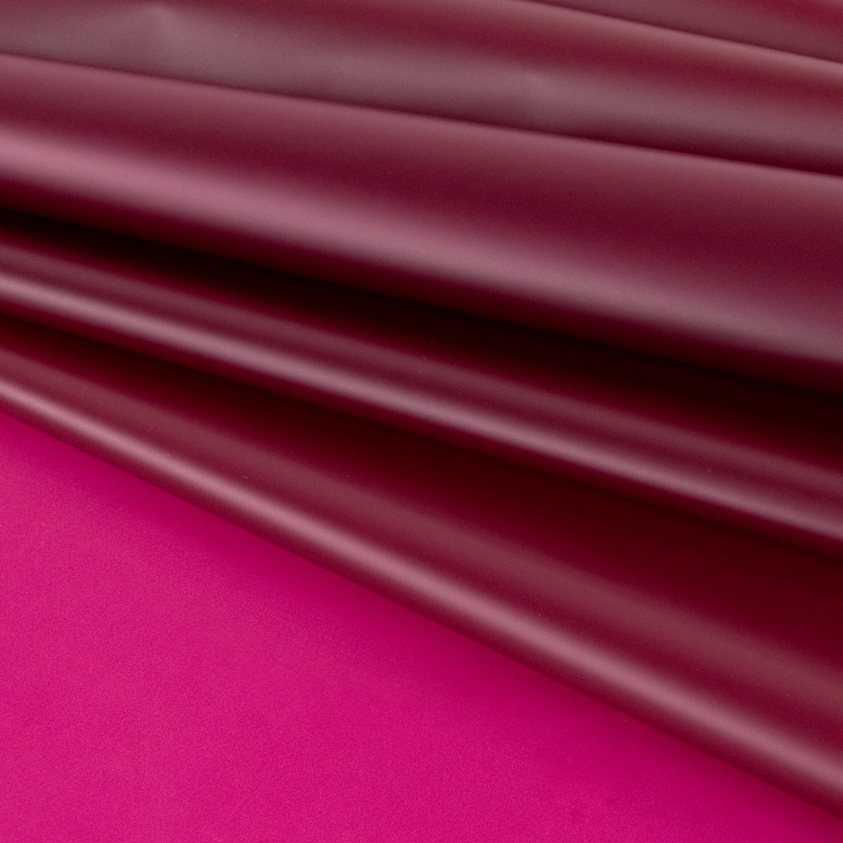 Пленка матовая 50мкр, 58 см 10 м, бургунди в интернет-магазине флористических аксессуаров Азалия Декор