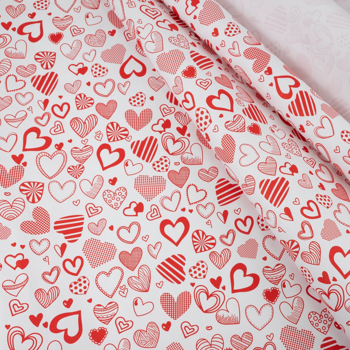 Бумага упаковочная крафт Сердечное ассорти 60гр, 70 см 10 м, белый/красный в интернет-магазине флористических аксессуаров Азалия Декор