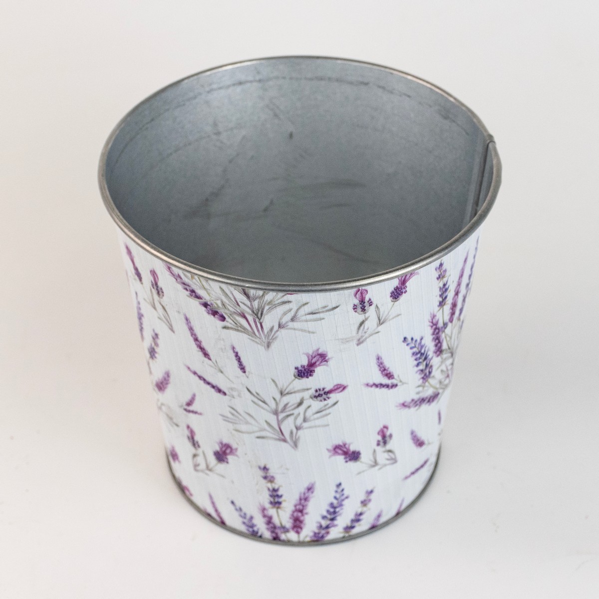 Кашпо Лаванда (металл), D14xH14см, белый в интернет-магазине флористических аксессуаров Азалия Декор