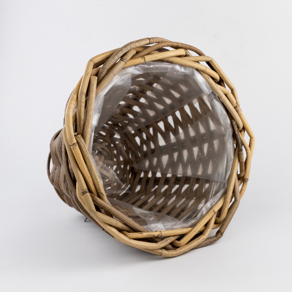 Кашпо плетеное (ротанг), D25xH20см, серый в интернет-магазине флористических аксессуаров Азалия Декор