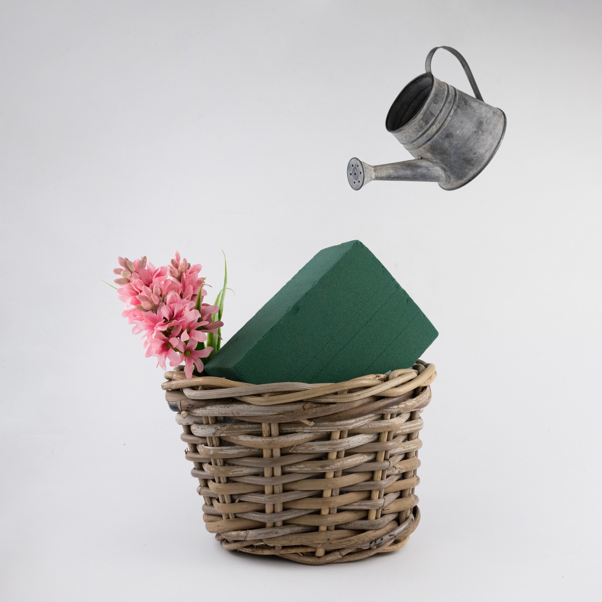 Кашпо плетеное (ротанг),25х17хН15см, серый в интернет-магазине флористических аксессуаров Азалия Декор