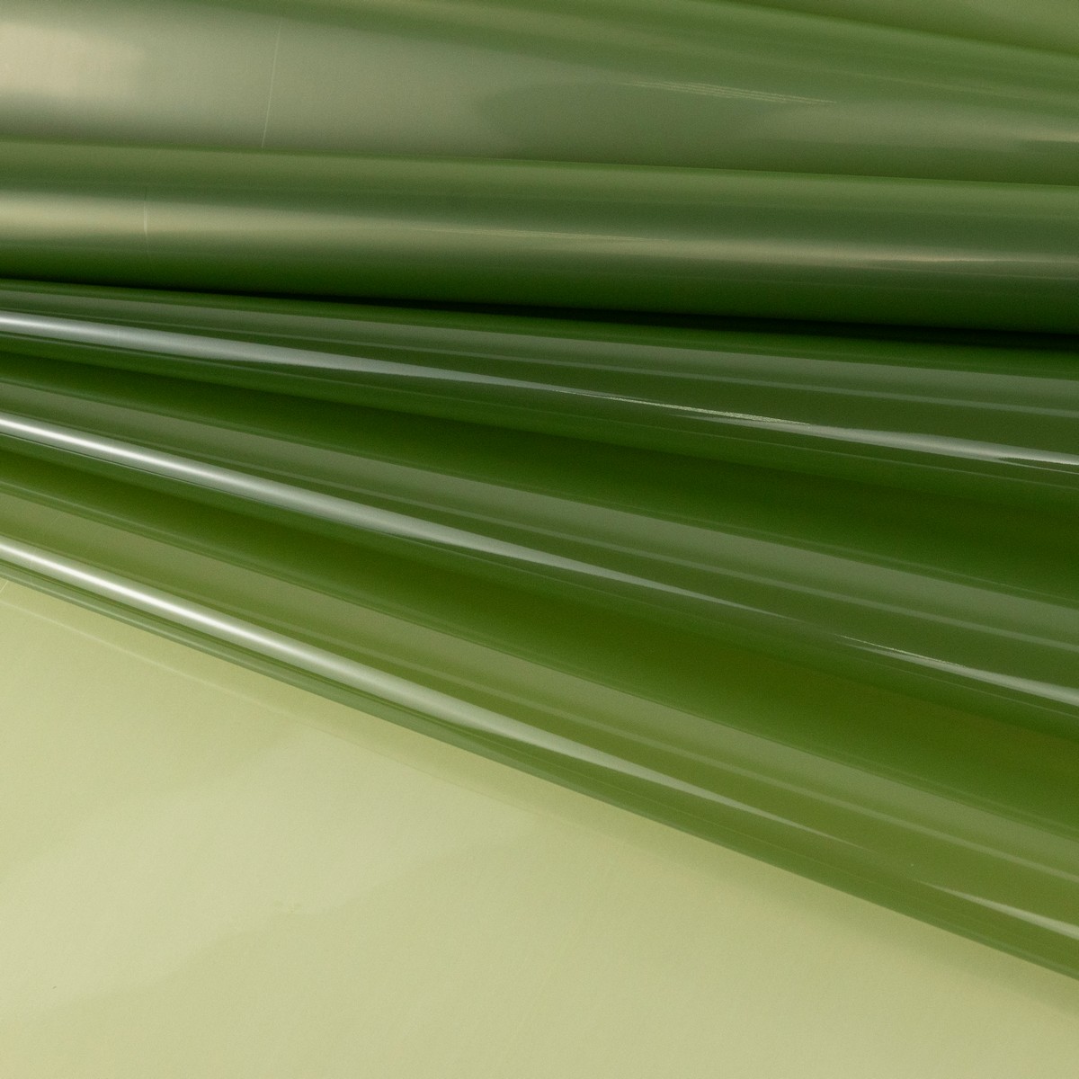 Пленка Хрусталь 40мкр, 57 см 9,2 м, хаки в интернет-магазине флористических аксессуаров Азалия Декор