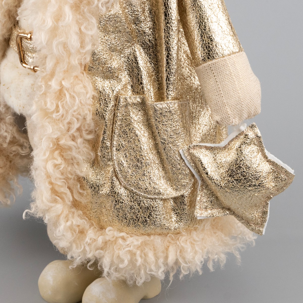 Сувенир Лось Мальчик, Н48х28х21см, шампань в интернет-магазине флористических аксессуаров Азалия Декор