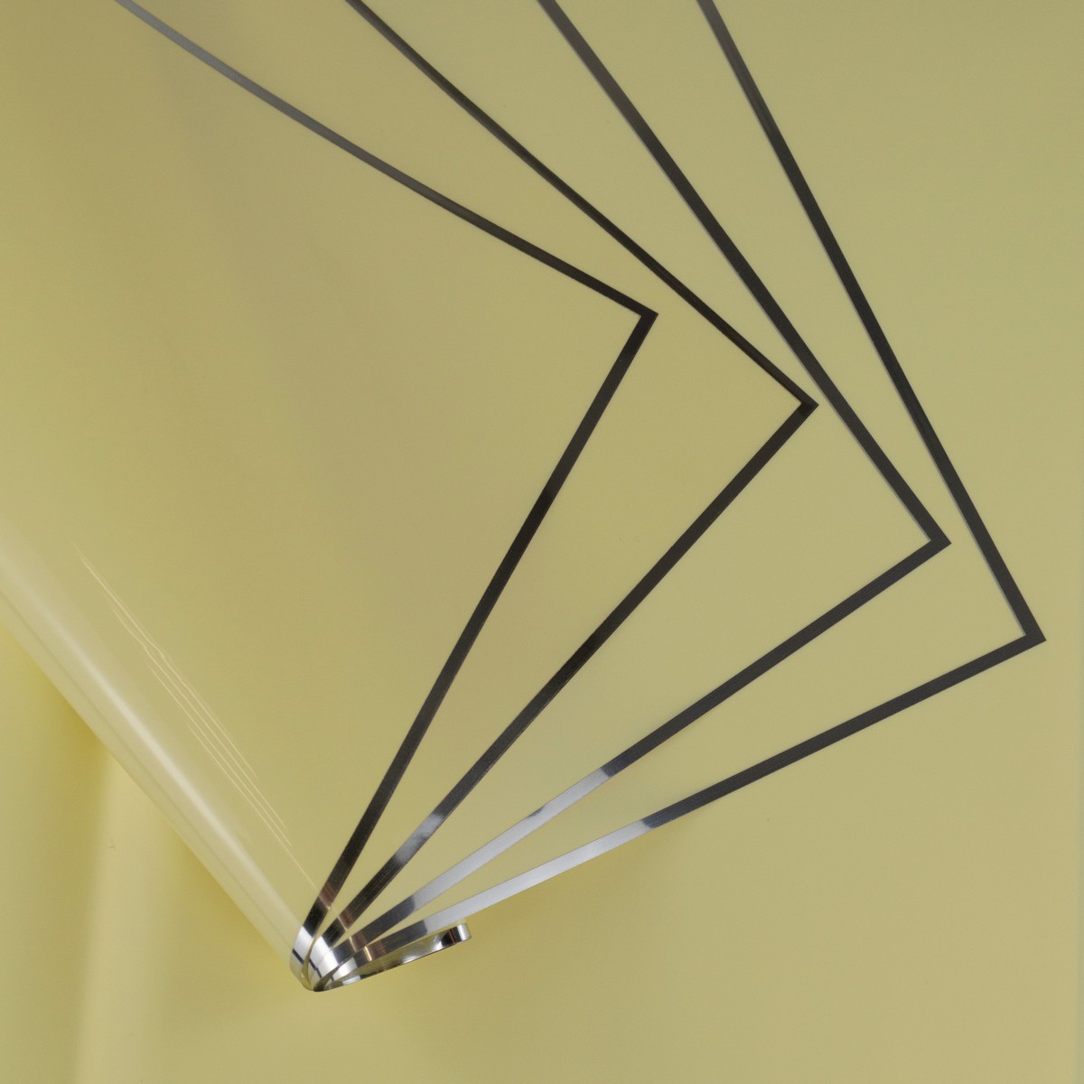 Пленка с каймой Серебро 45мкр, 20 листов, 57х57см, светло-желтый в интернет-магазине флористических аксессуаров Азалия Декор