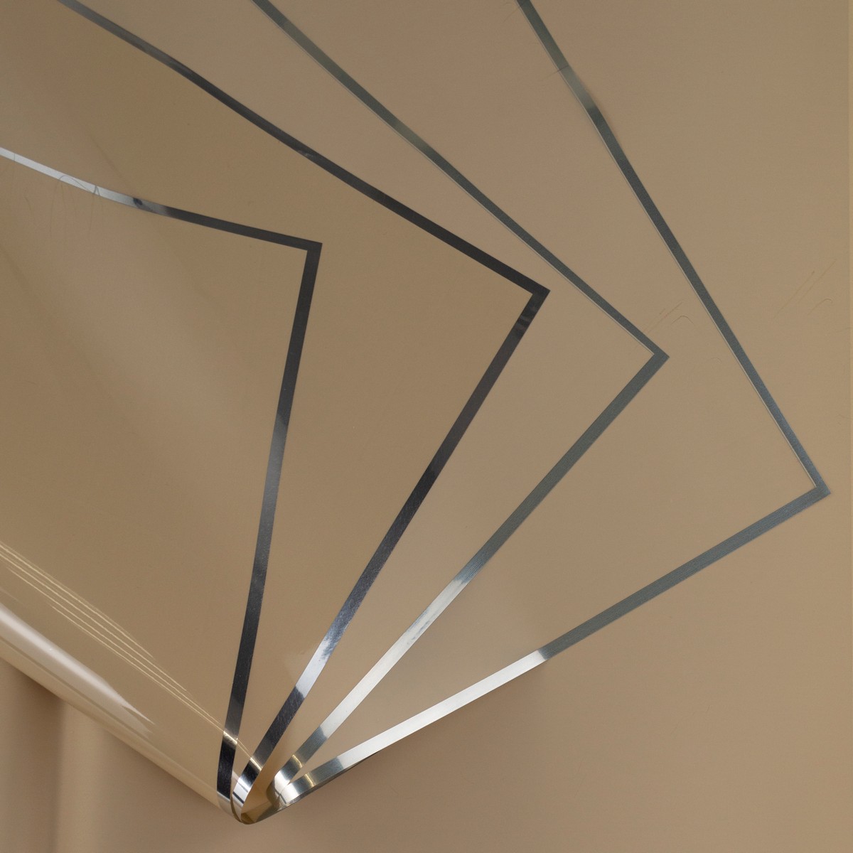 Пленка с каймой Серебро 45мкр, 20 листов, 57х57см, кофейный в интернет-магазине флористических аксессуаров Азалия Декор