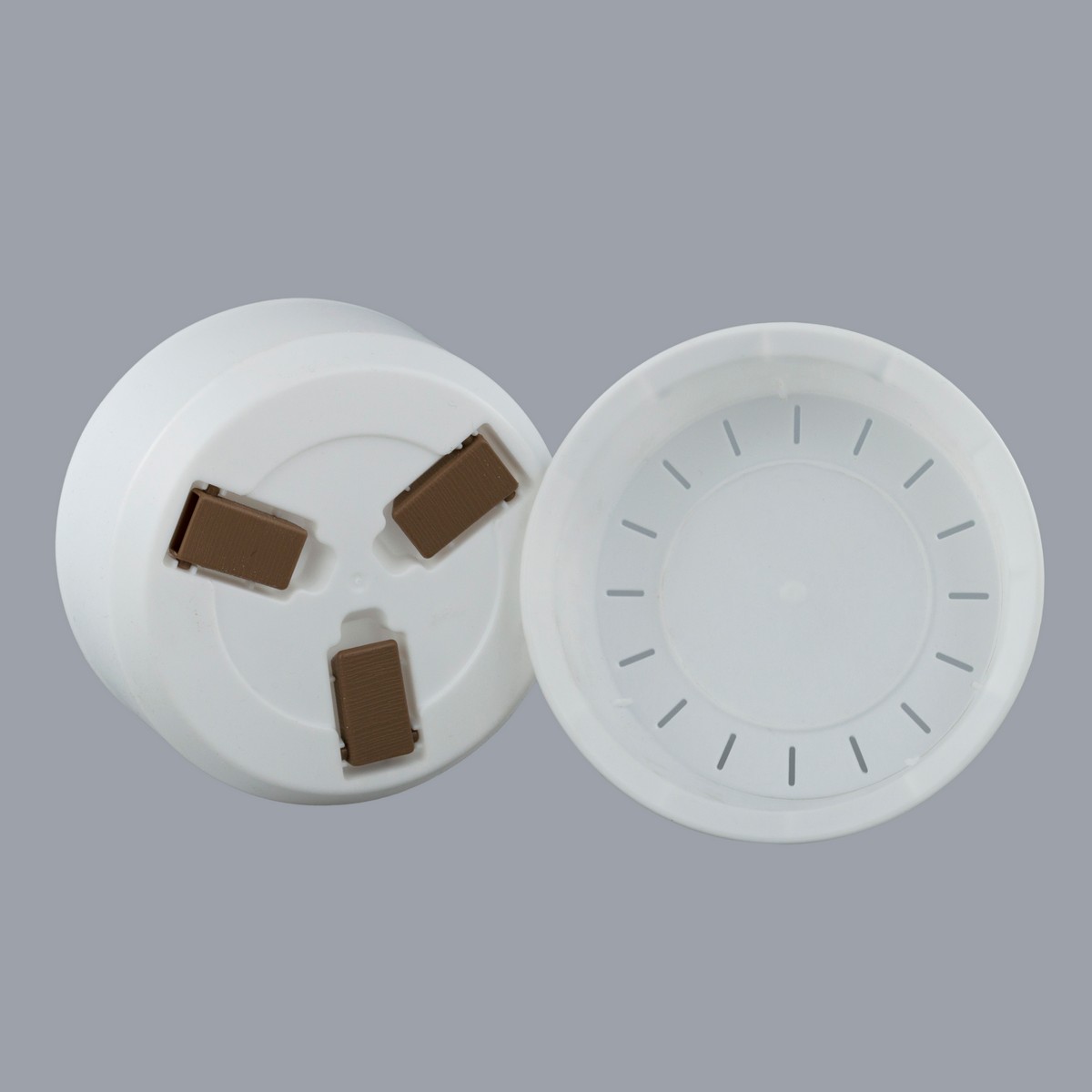 Кашпо со вставкой Грация Прайм (пластик), D15xH9см, 0,7л, белый в интернет-магазине флористических аксессуаров Азалия Декор