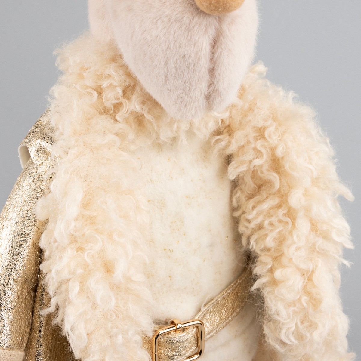 Сувенир Лось Девочка, Н48х28х21см, шампань в интернет-магазине флористических аксессуаров Азалия Декор