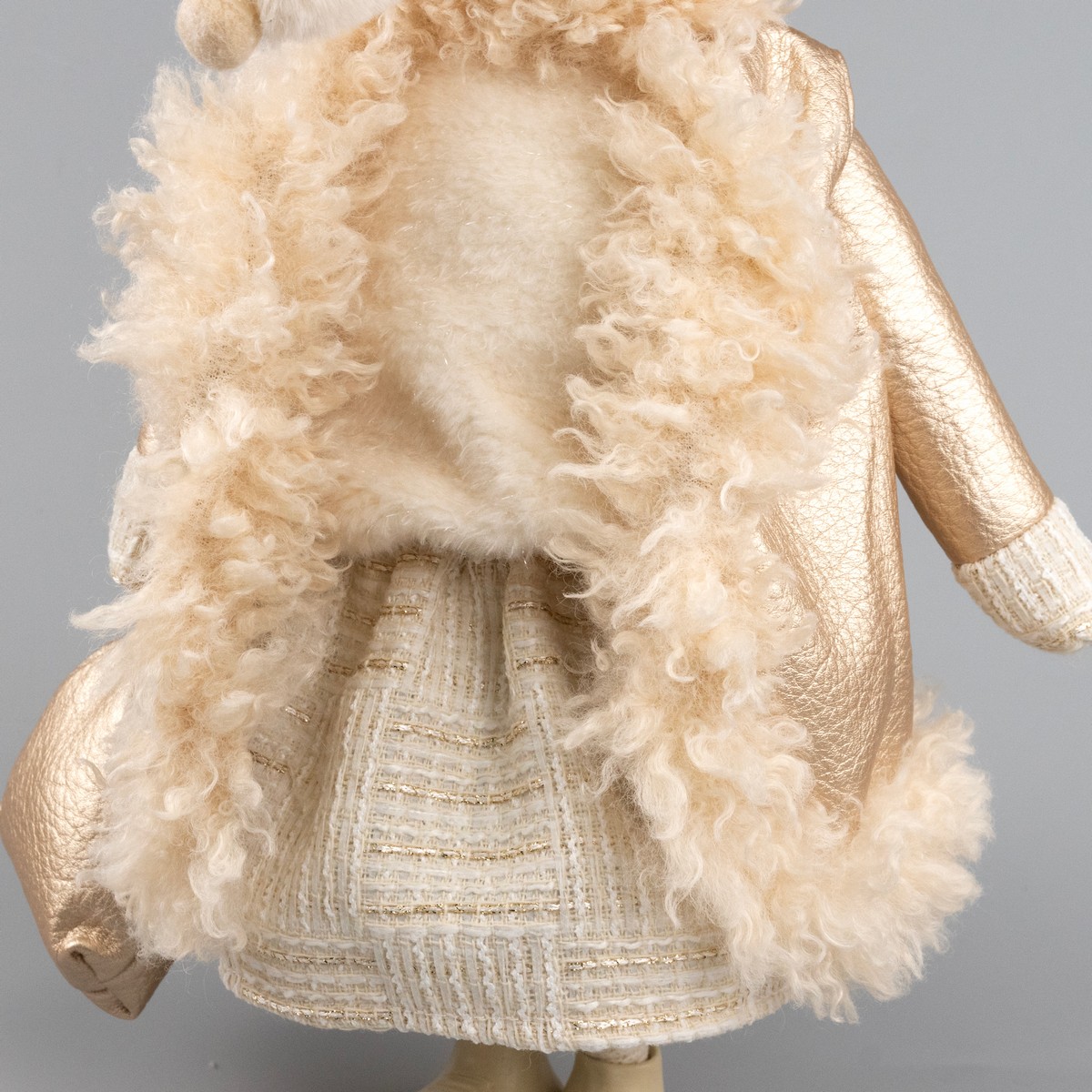 Сувенир Мышка, Н44х30х24,5см, шампань в интернет-магазине флористических аксессуаров Азалия Декор