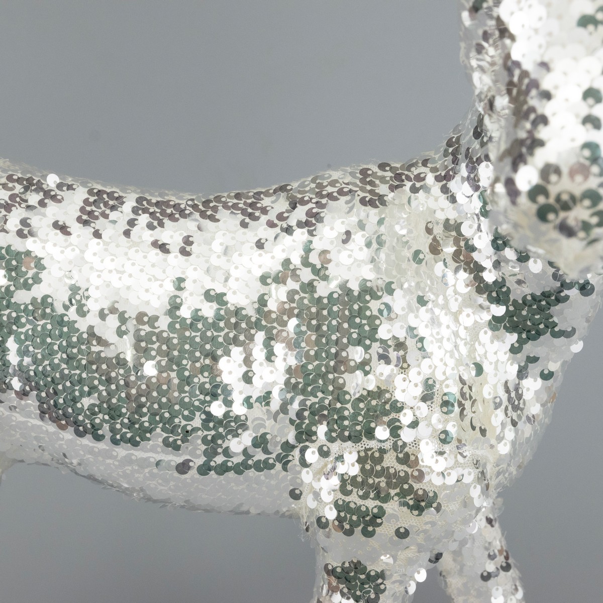 Сувенир Олень, Н54х43,5х20см, белый в интернет-магазине флористических аксессуаров Азалия Декор