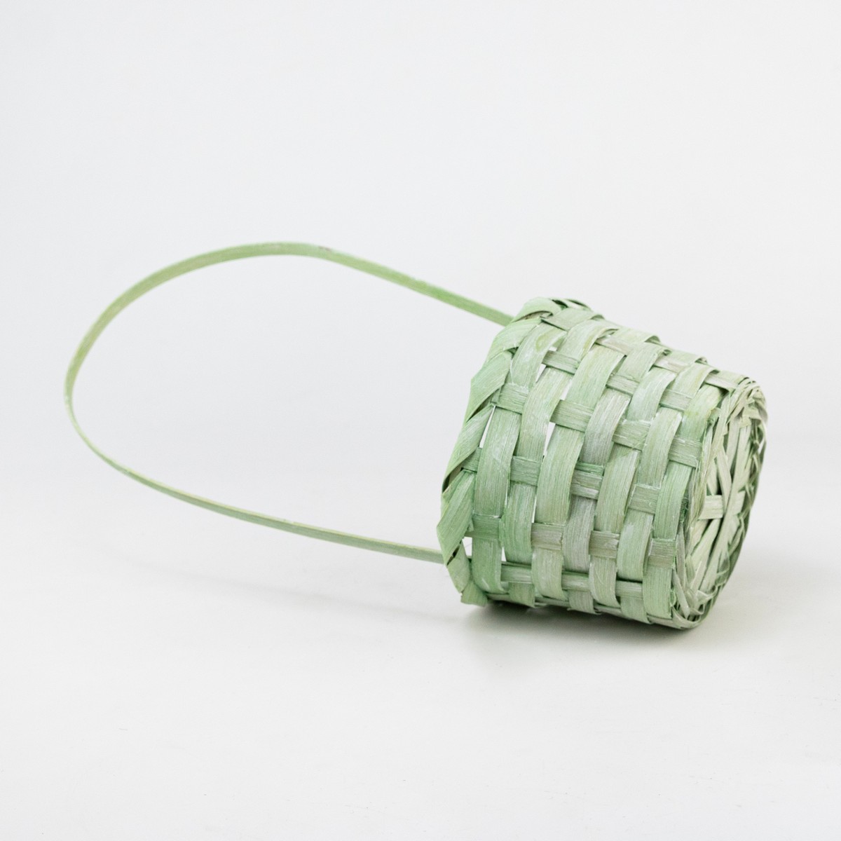 Корзина плетеная (бамбук), D13х9хH30см, зеленый в интернет-магазине флористических аксессуаров Азалия Декор