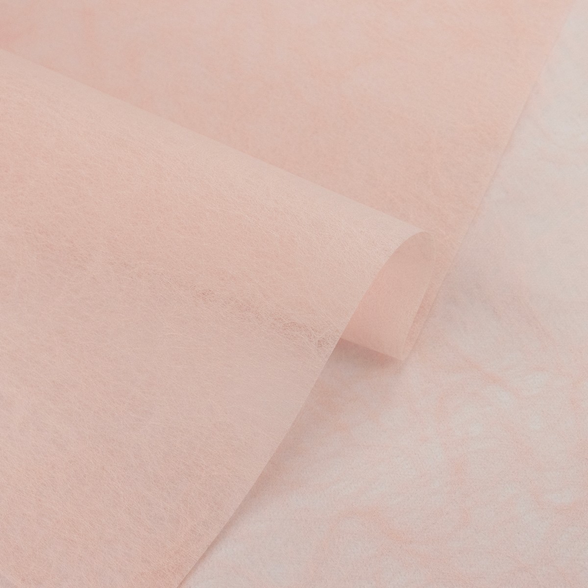 Фетр Паутинка 65гр,15 листов, 58х58см, светло-розовый в интернет-магазине флористических аксессуаров Азалия Декор
