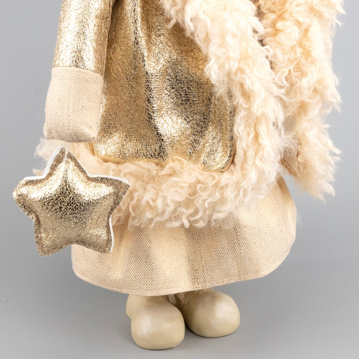 Сувенир Лось Девочка, Н48х28х21см, шампань в интернет-магазине флористических аксессуаров Азалия Декор