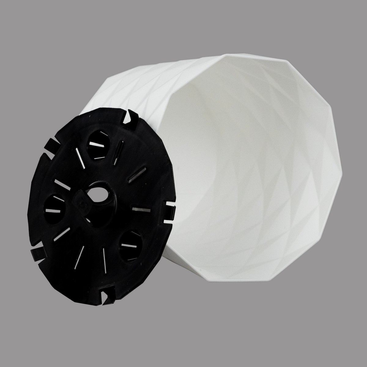 Кашпо Диамант (пластик), D14xH13см, 1,5л, белый в интернет-магазине флористических аксессуаров Азалия Декор