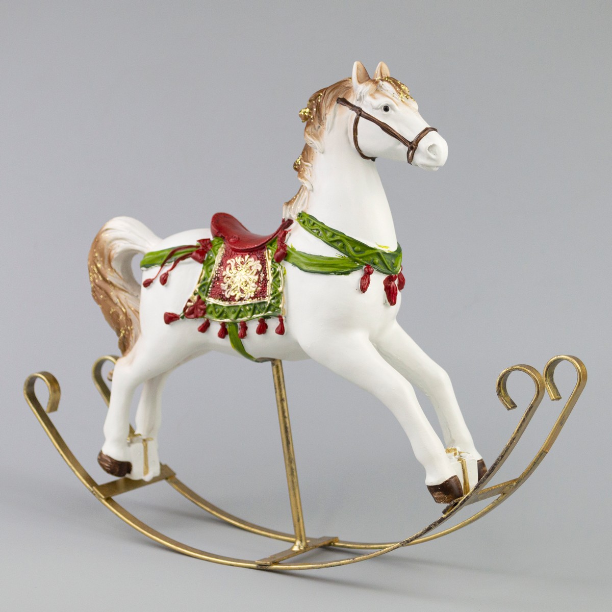 Сувенир Лошадка (полирезин), H23x25x7см, белый/красный в интернет-магазине флористических аксессуаров Азалия Декор