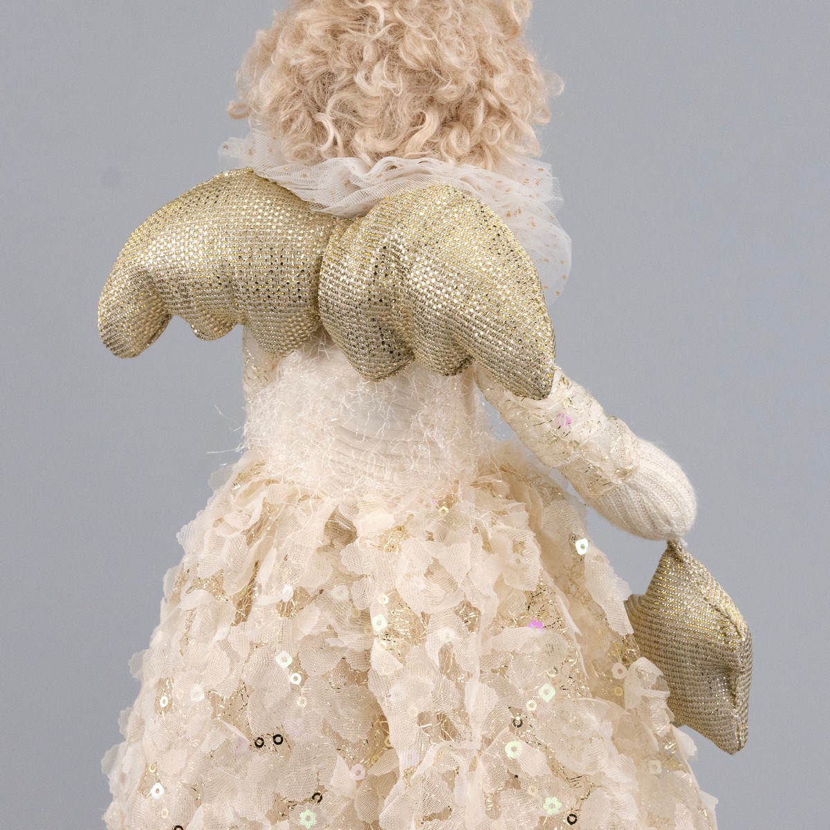 Сувенир Принцесса, Н47х27х22см, шампань в интернет-магазине флористических аксессуаров Азалия Декор