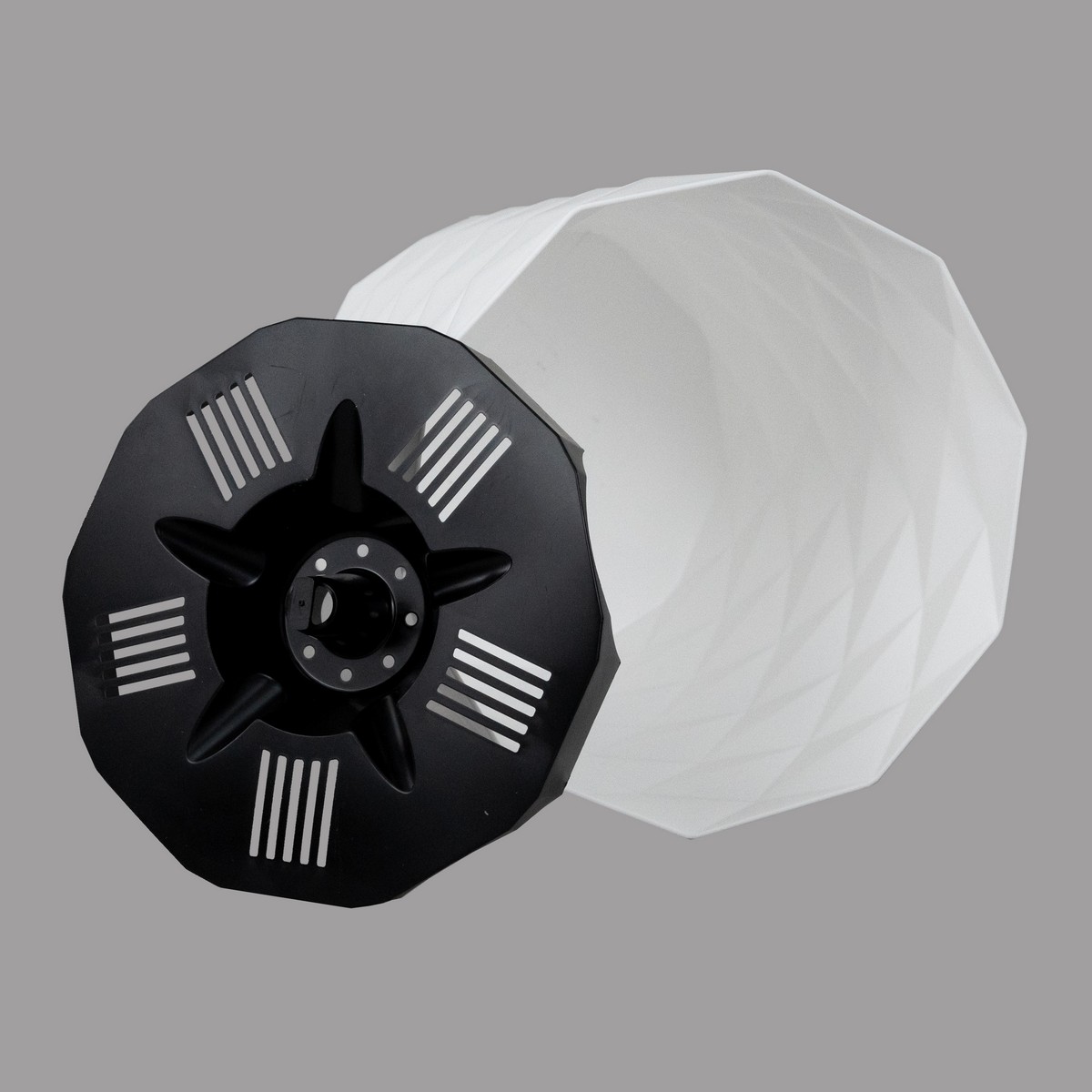 Кашпо Диамант (пластик), D16,5xH17,5см, 3л, белый в интернет-магазине флористических аксессуаров Азалия Декор