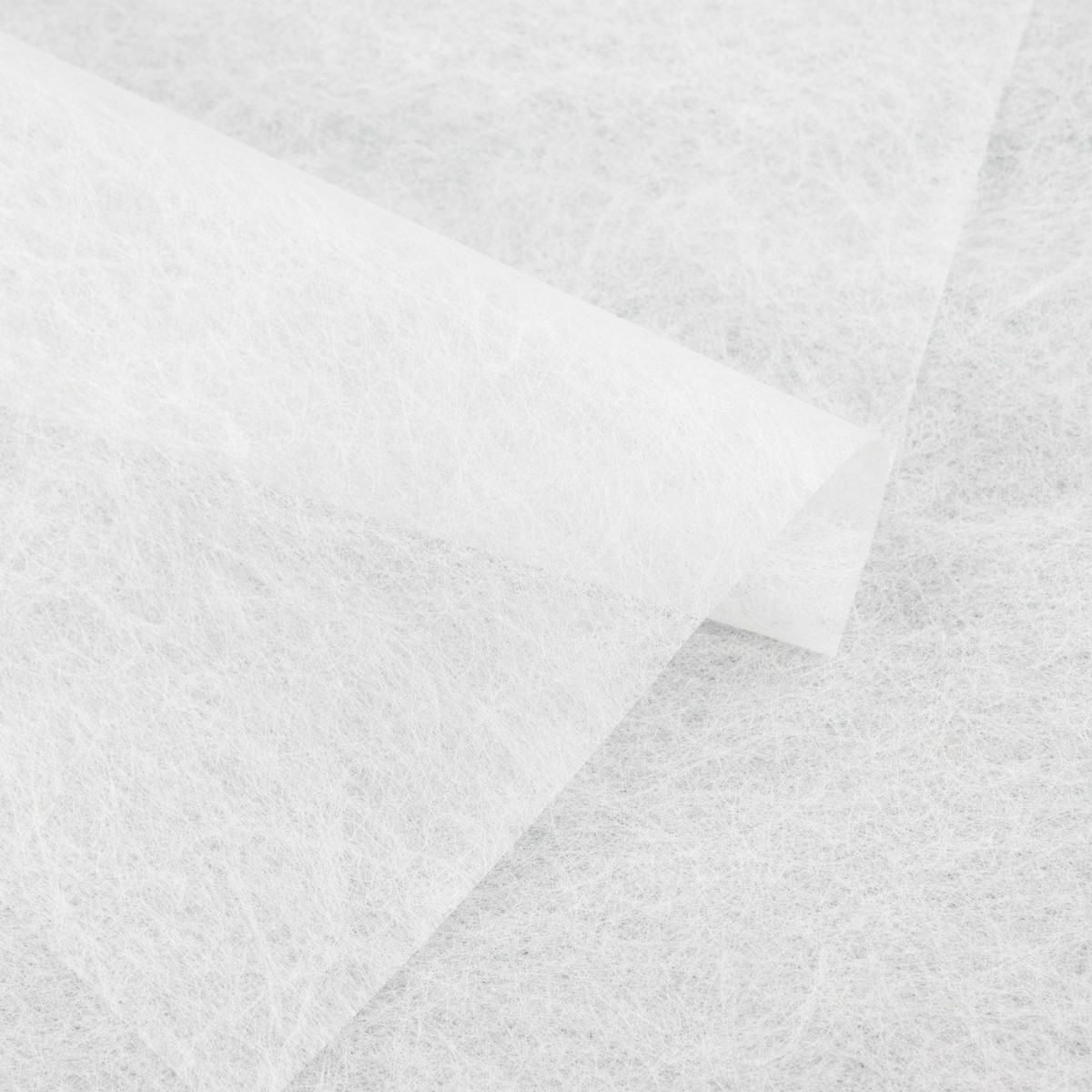 Фетр Паутинка 65гр,15 листов, 58х58см, белый в интернет-магазине флористических аксессуаров Азалия Декор