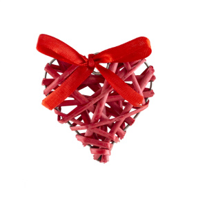 Сердце плетеное подвесное (ива), 8x8см, красный в интернет-магазине флористических аксессуаров Азалия Декор